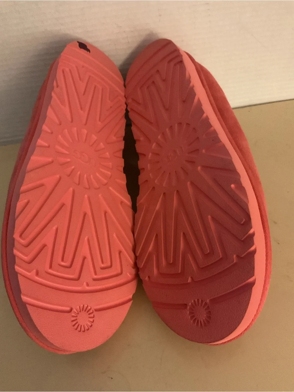 UGG men’s coral suede sheepskin Tasman slipper shoes US 12